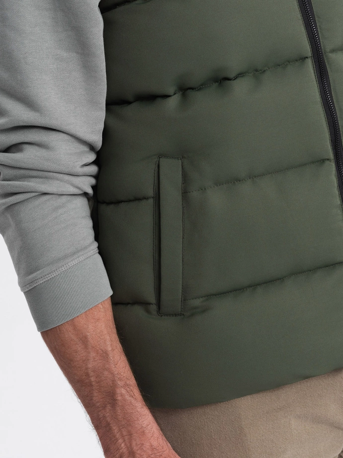 Pánská prošívaná bunda bez rukávů v kontrastních barvách - olivová V4 OM-JAVJ-0161