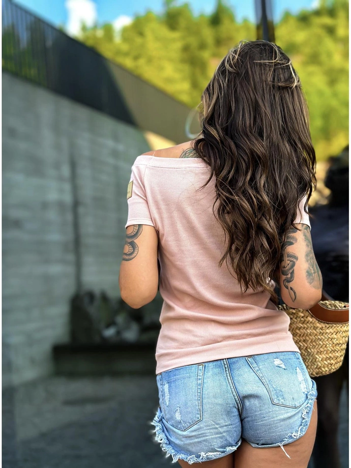 Žebrovaná halenka s lodičkovým výstřihem a asymetrickými rukávy LLR025 - růžová